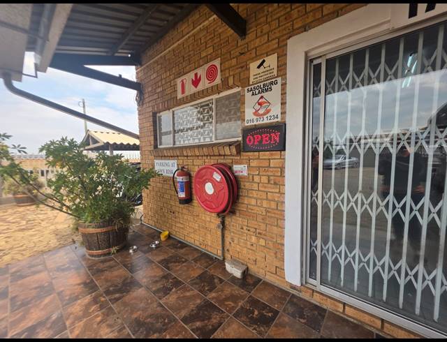 1,502M² RESTAURANT FOR SALE IN VAALPARK